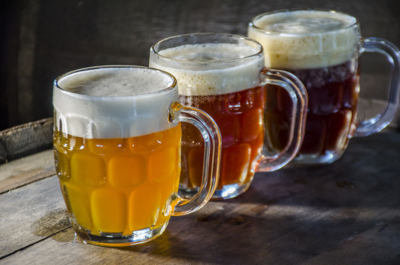 Día Internacional de la Cerveza Una Rubia y Grande Por Favor